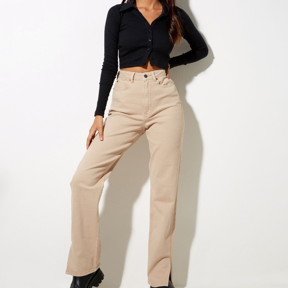 Straight Leg Jeans in Winter Sandwash.